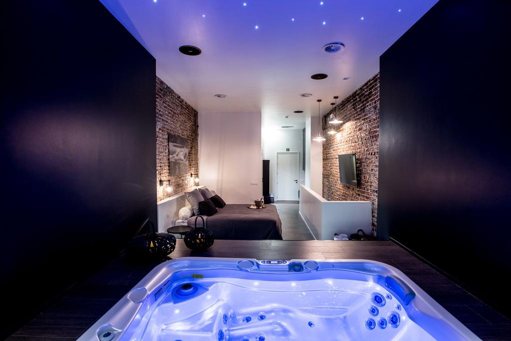 Chambre Avec Jacuzzi Sauna Privatif บรัสเซลส์ ภายนอก รูปภาพ